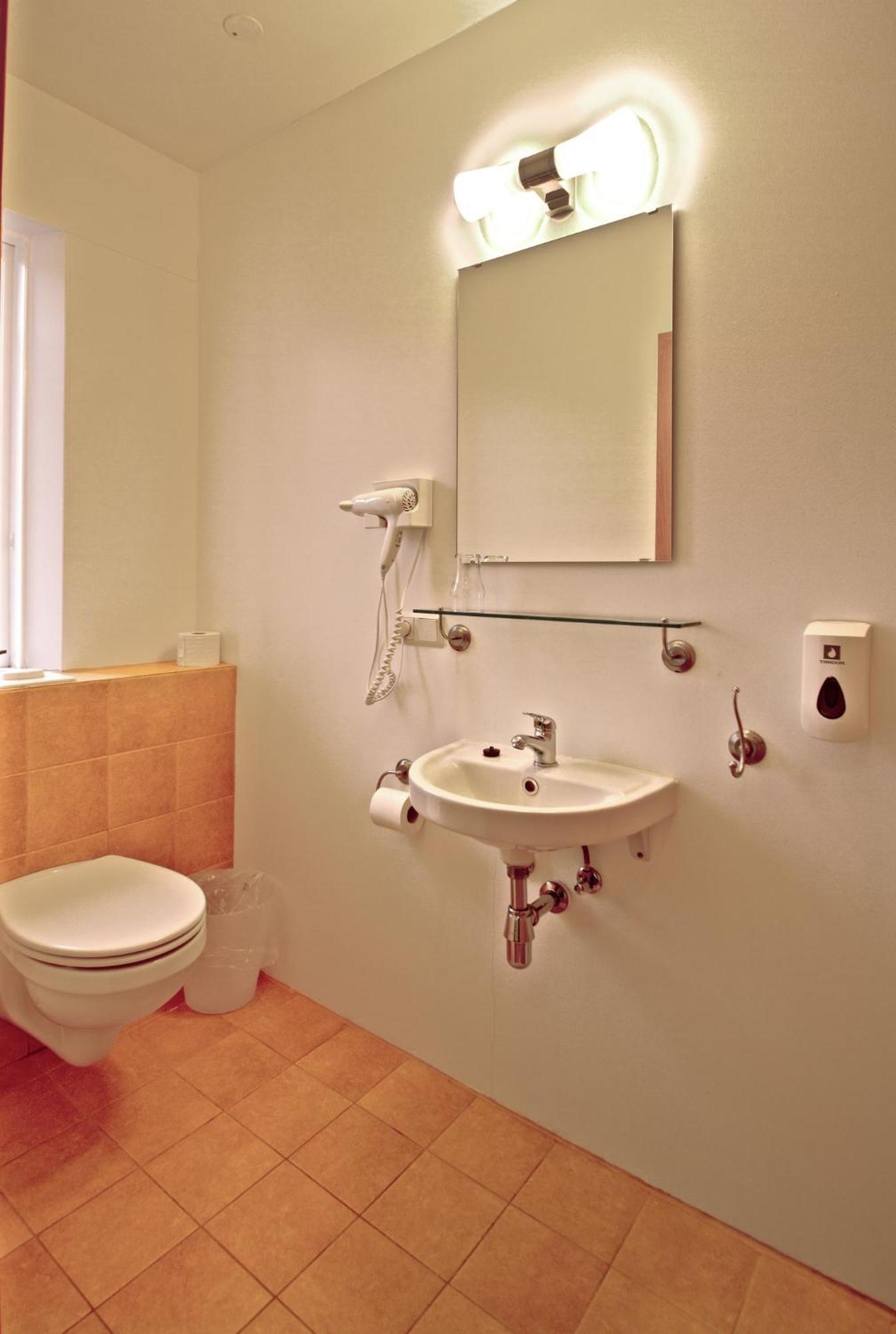 Hotel Post Breiddalsvik Экстерьер фото